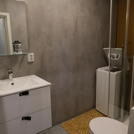 Lejlighed Centrally Located, 3 Bedrooms, Garden, Parking And Fast Wifi *