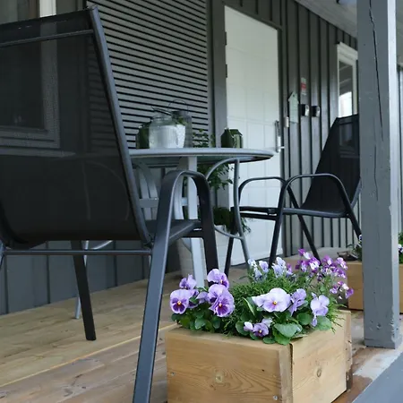Centrally Located, 3 Bedrooms, Garden, Parking And Fast Wifi