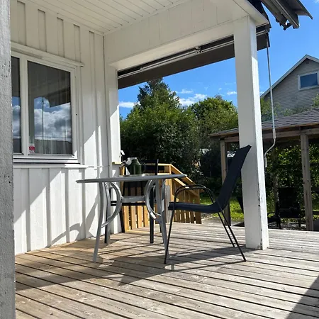 Centrally Located, 3 Bedrooms, Garden, Parking And Fast Wifi Lejlighed Raufoss