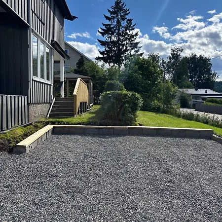 Centrally Located, 3 Bedrooms, Garden, Parking And Fast Wifi *