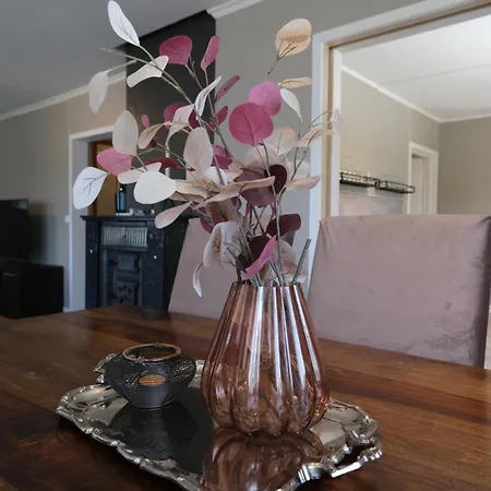Centrally Located, 3 Bedrooms, Garden, Parking And Fast Wifi Lejlighed