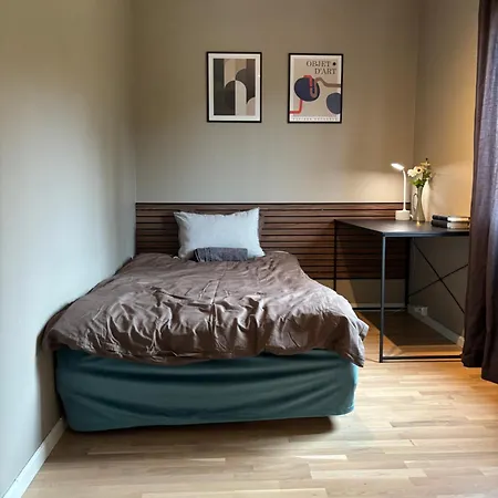 Centrally Located, 3 Bedrooms, Garden, Parking And Fast Wifi Διαμέρισμα *