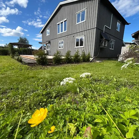 Centrally Located, 3 Bedrooms, Garden, Parking And Fast Wifi Raufoss