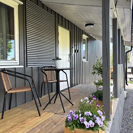Centrally Located, 3 Bedrooms, Garden, Parking And Fast Wifi Raufoss