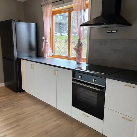 Centrally Located, 3 Bedrooms, Garden, Parking And Fast Wifi Lejlighed Raufoss