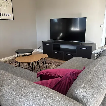 Centrally Located, 3 Bedrooms, Garden, Parking And Fast Wifi Raufoss