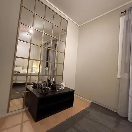 Centrally Located, 3 Bedrooms, Garden, Parking And Fast Wifi Lejlighed